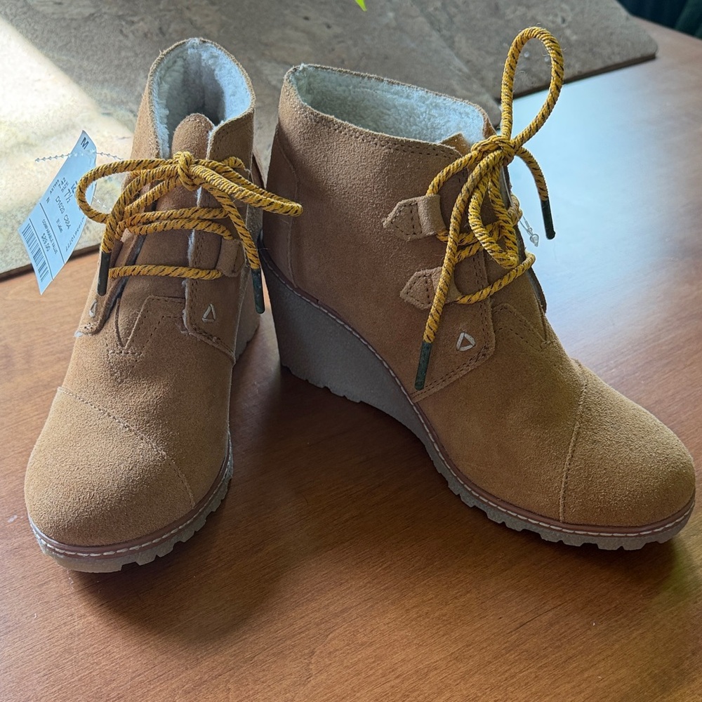 TOMS Wedge Ankle Boots in Camel Suede with Contrast Laces